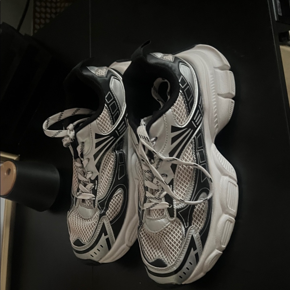 Burness chunky White and Black Mesh Sneakers
